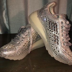 NWT Steve Madden Carissa rhinestone sneakers 8M